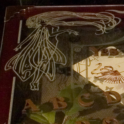 14GoldFaerieKeepsake02CU05